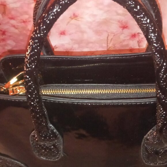 BLACK PATENT LEATHER SATCHEL/SHOULDER HANDBAG W/ SHOULDER STRAP - Picture 8 of 11